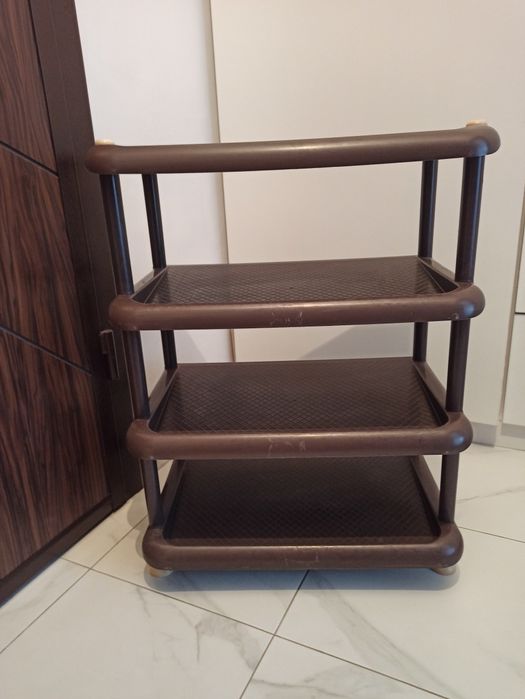 Етажерка за обувки.