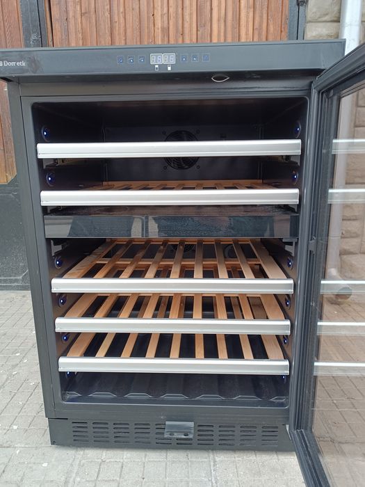 Винарка охладител за вино две зони