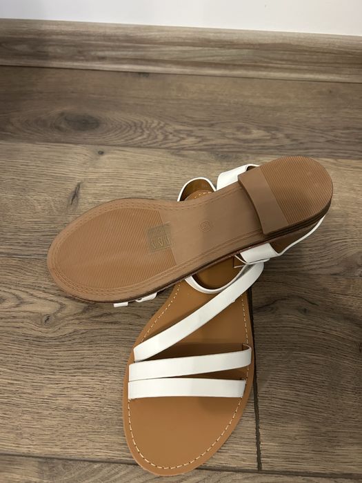 Sandale marimea 38