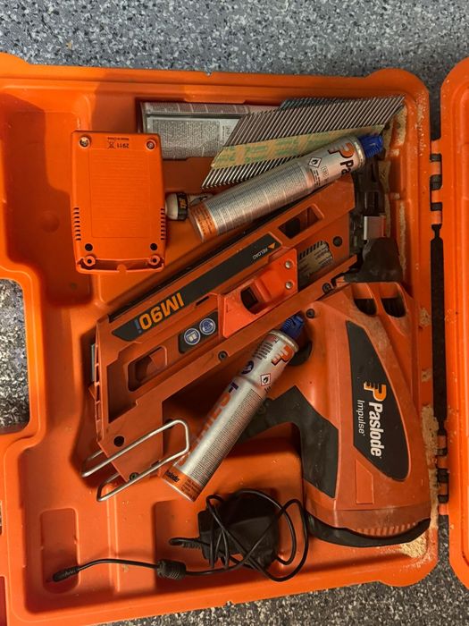 Paslode IM90i пистолет за пирони в дърво от 50 до 90мм покриви къщи