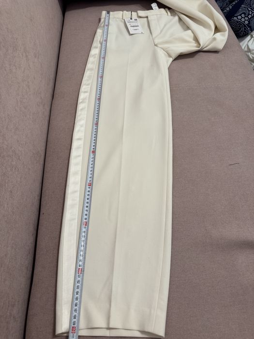 Pantaloni loose fit eleganți butter cream din stofă cu vipușca Zara XS