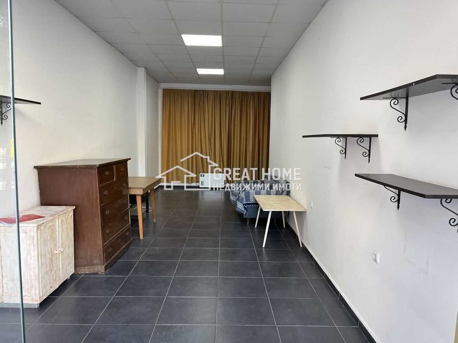 Дава се под наем Магазин в Търговище, Изток 1 - 80 кв.м за 459 € - Снимка #1