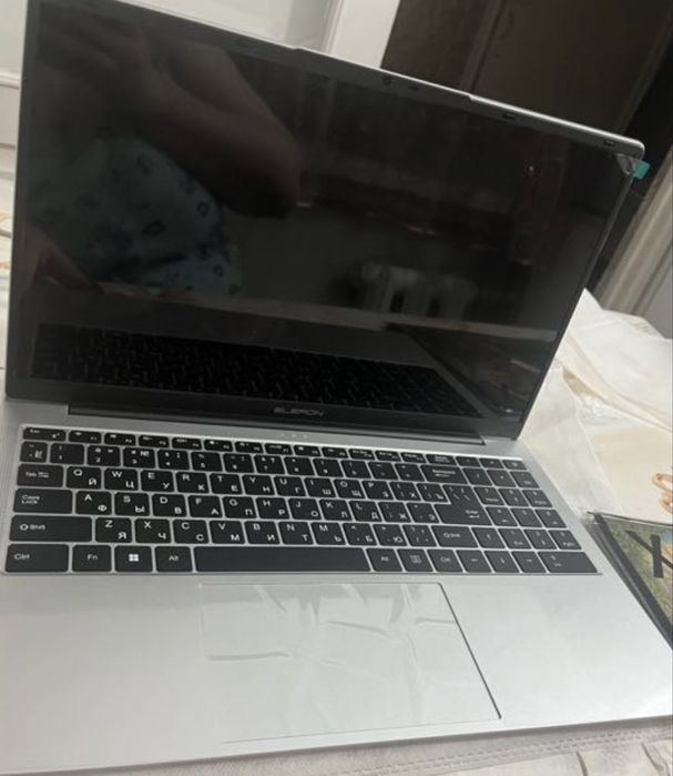 Ноутбук наушники .