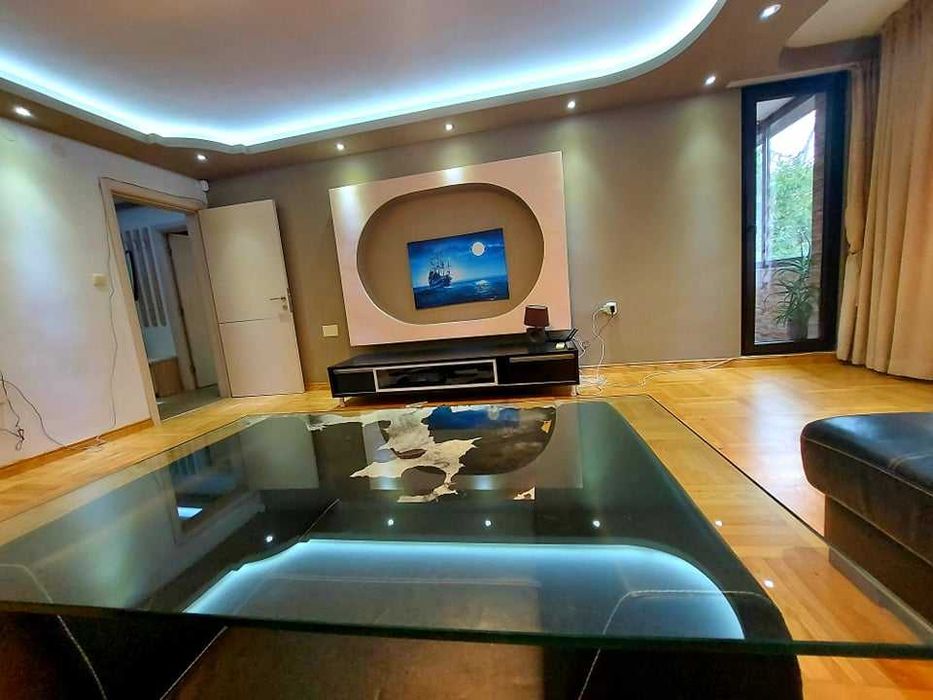 Дава се под наем Четиристаен апартамент в Бургас, Център - 160 кв.м за 408 € - Снимка #20