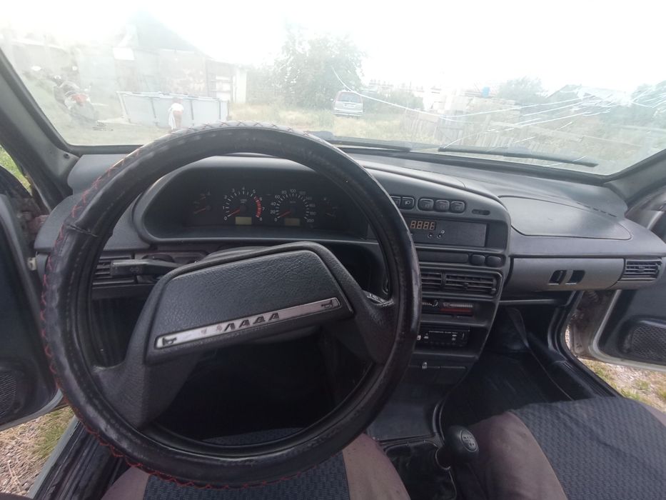 Машина ваз 2115(пятнашка)