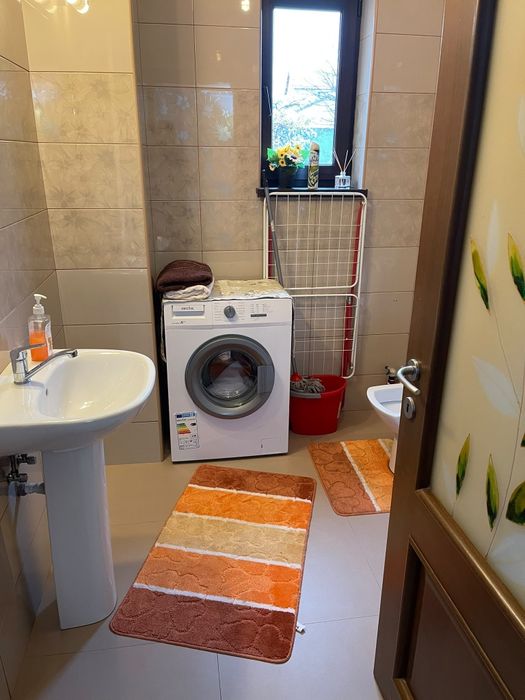 Ramnicu Valcea- Închiriez  apartament ultra central parter