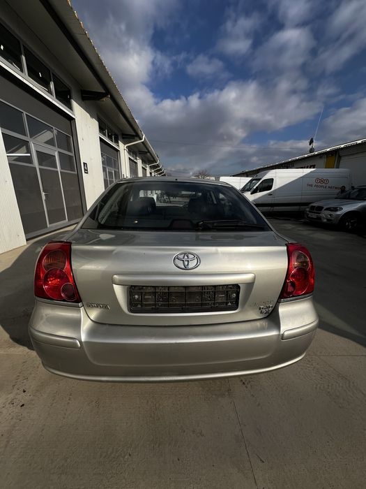 Toyota avensis 2,2 D4D 150к.с на части