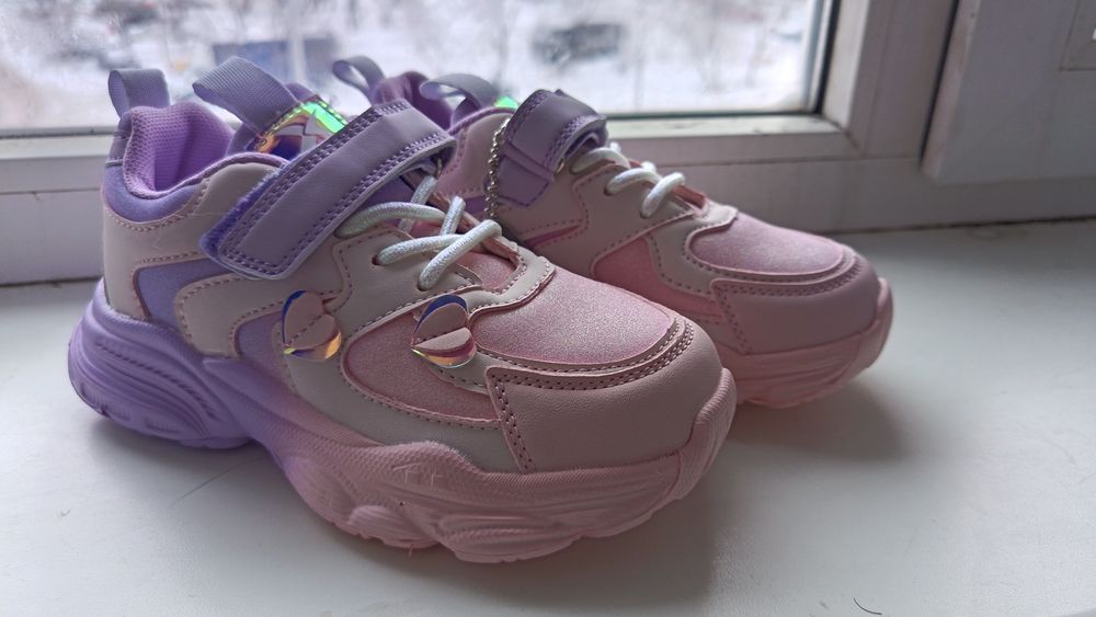 Кроссовки для девочки