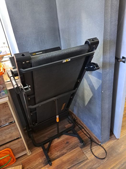 Продам беговую дорожку