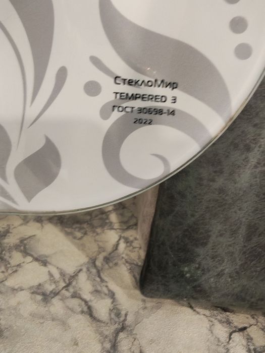 Продам стол из закаленного стекла