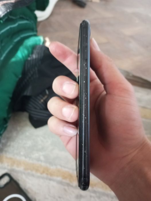 iPhone SE Память 64гб
