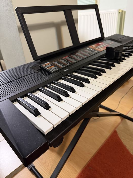Orga/pian digitala Yamaha FSR F51
