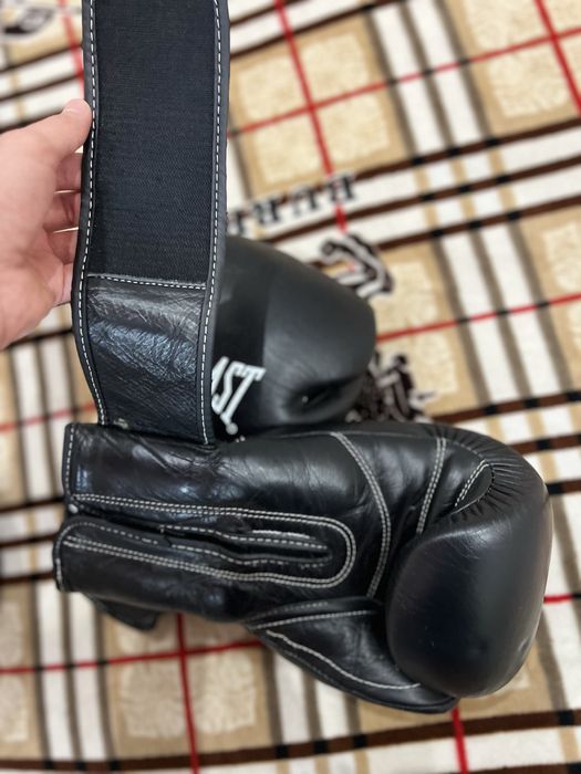 Продам перчатки Everlast