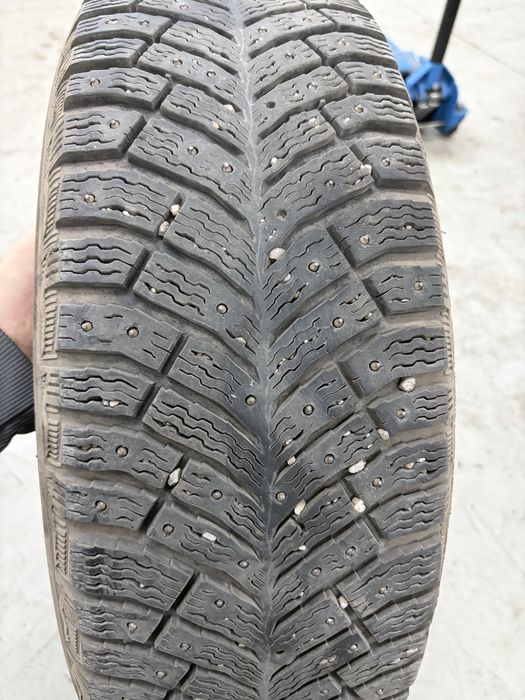 Зимние шины GoodYear 3 штуки
