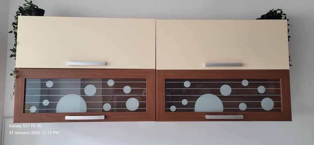 Vand mobila bucatarie cu masa