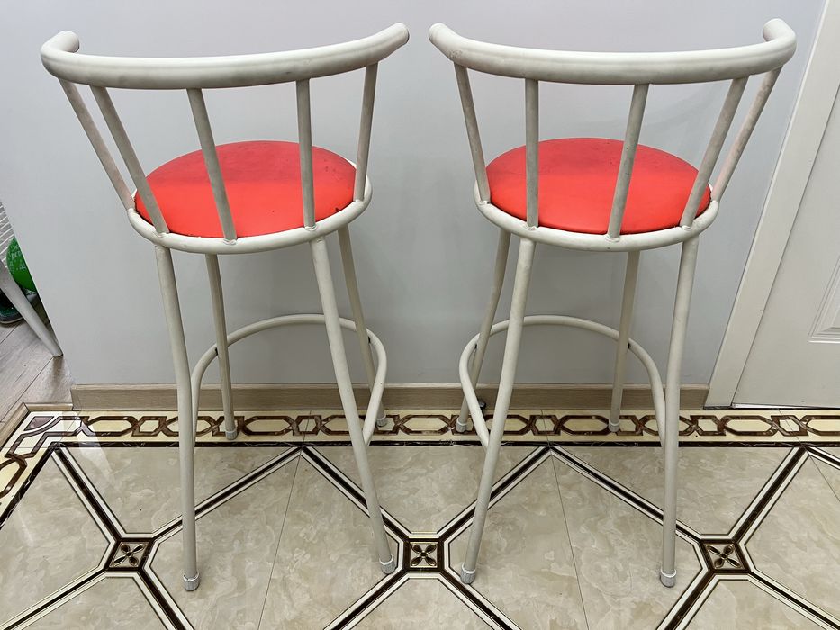 Продам барные 2стула для кухни