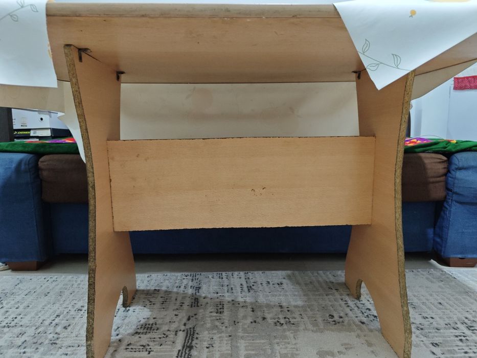 Продам стол в хорошем состоянии.