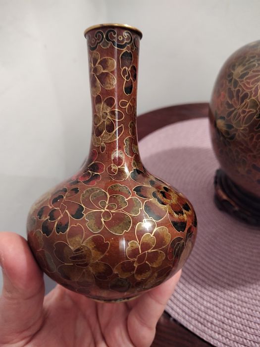 Frumoase urne și vază Cloisonne