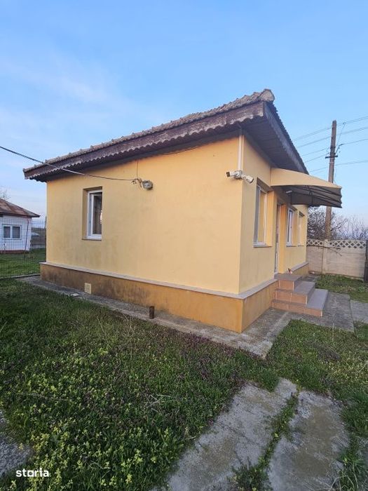 Casa parter, 100 mp utili, 1090 mp teren,  Pielesti