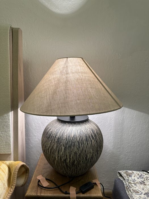 Прикроватный светильник