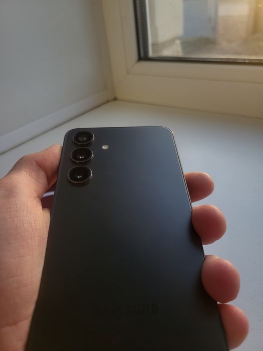 Samsung s24 256/8