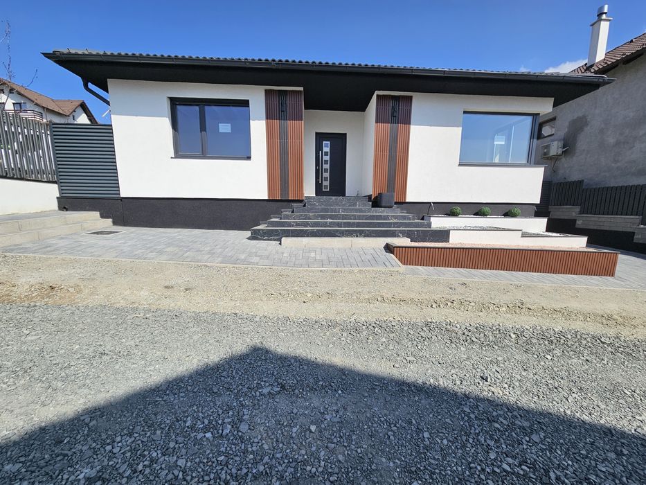 Casa exclusivista si teren
