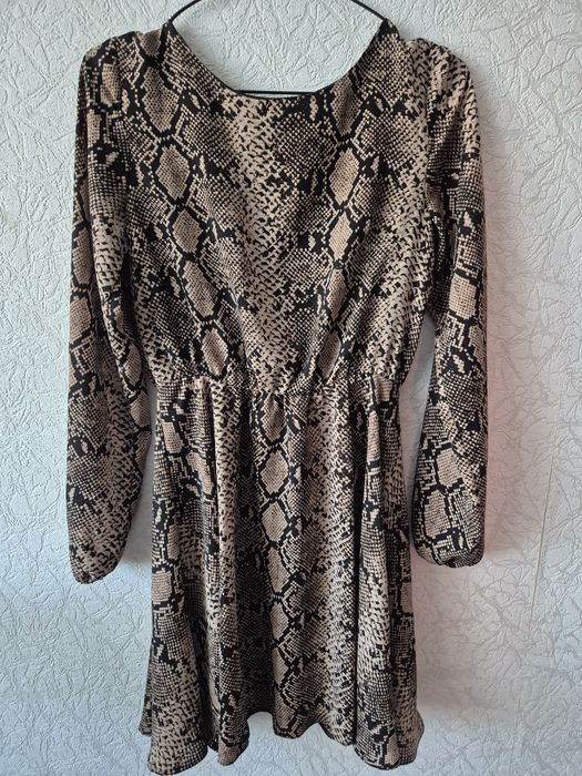 Пару платьев БУ  размер М