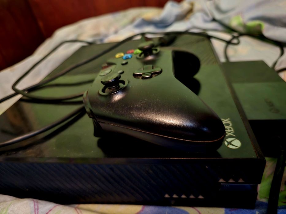Xbox One 500gb запазен