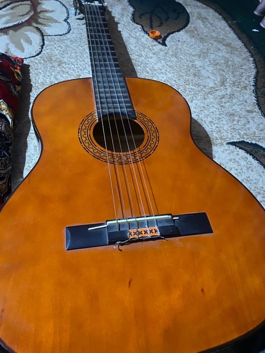 Keling koʻring. Gitara yangi olingan
