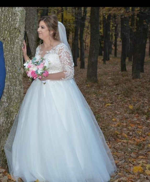 Vând rochie de mireasa purtata o data.