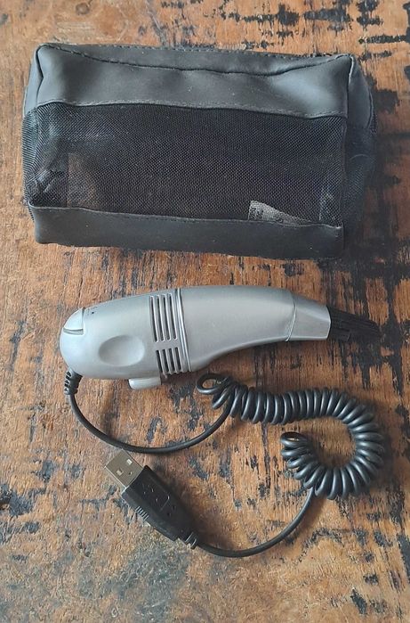 USB прахосмукачка с фенерче мини за компютър и клавиатура сребърна