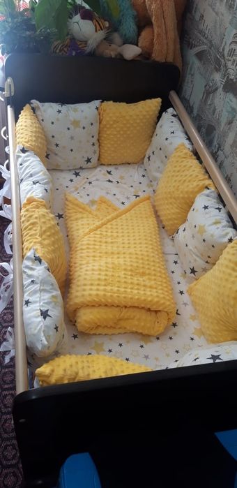 Продам комплект бортиков+простынь+одеяло