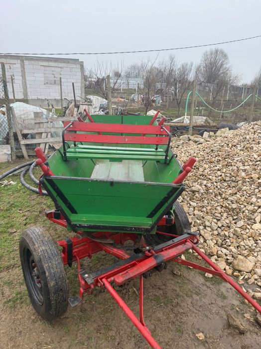 Vând căruță de un cal și de doi