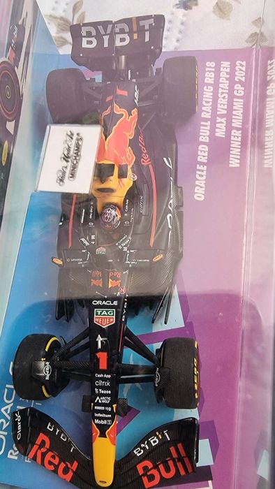 Red bull rb18 Max Verstappen winner Miami gp 2022 World champion minichamps F1 1:43