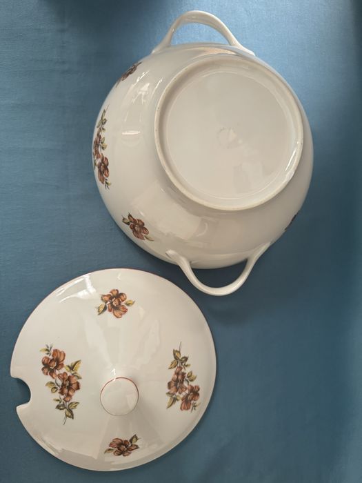 Порцеланов супник