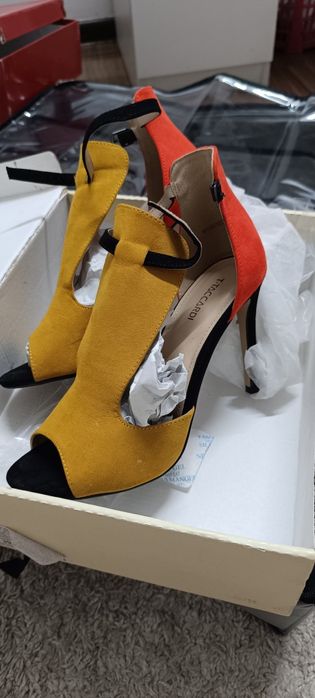 Продам босоножки