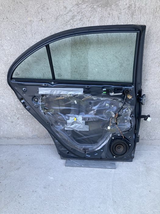 Задна лява врата за тойота авенсис седан/toyota avensis t25 03-08г
