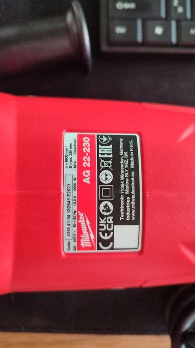 угловая шлифмашинка Milwaukee AG 22-230