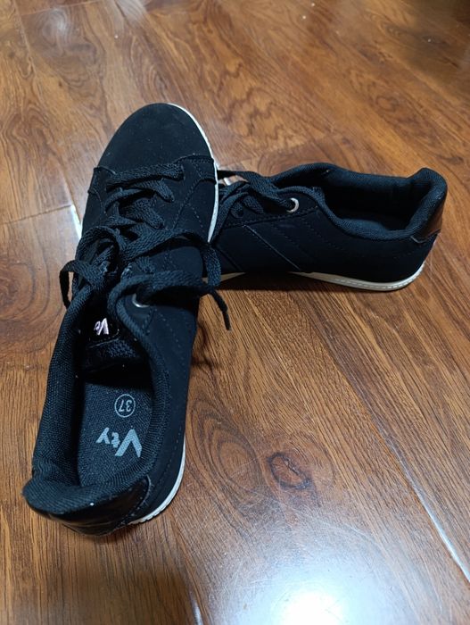 Tenesi negri Vty mărime 37