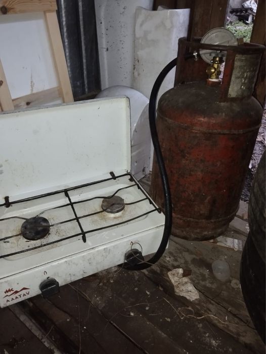 Газ плита и газовый балон