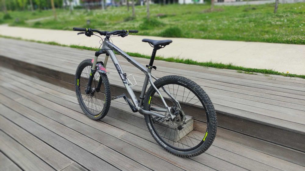 Bicicleta enduro/trail hardtail WHYTE 901 model din 2016 roti 27,5