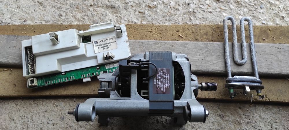 Пералня Indesit на части