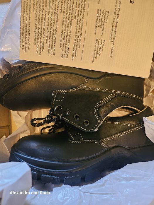 Pantofi de protectie cu bombeu metalic, piele, negru