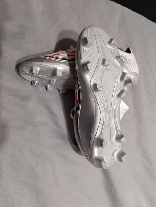 Бутонки за футбол