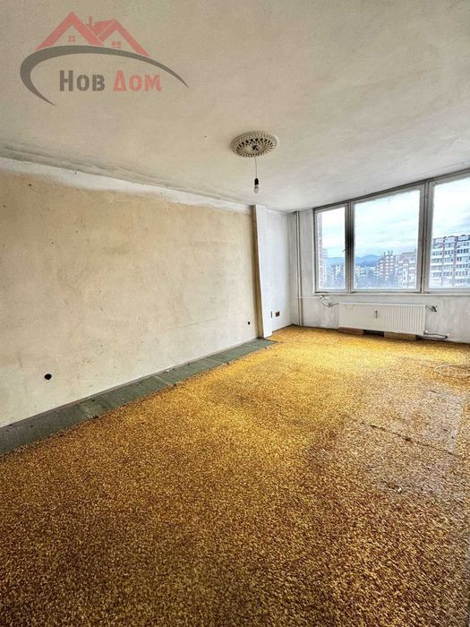 Тристаен в кв. Колю Фичето