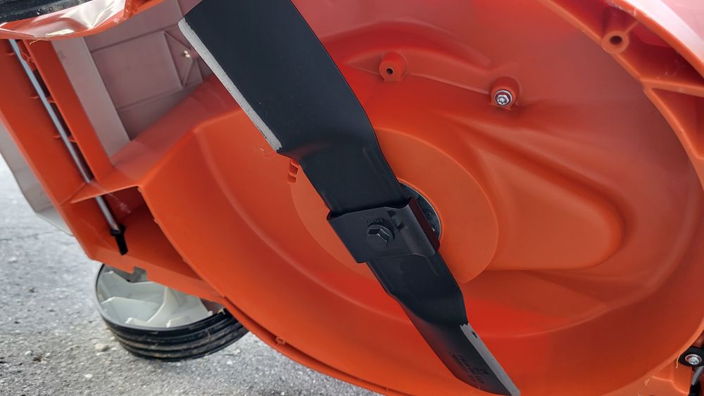 Masina tuns gazon-iarba Noua, Stihl, pe acumulator