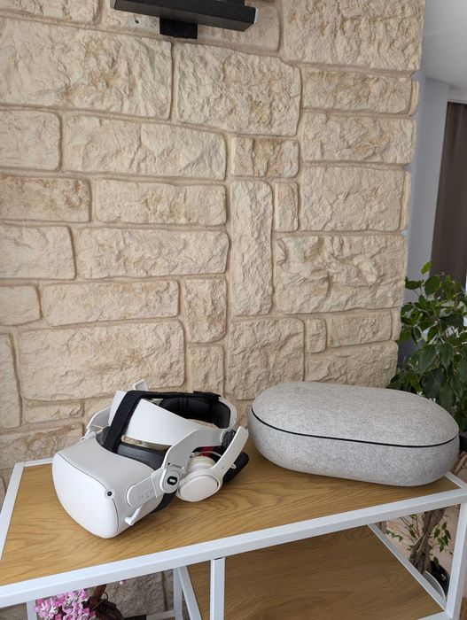 Oculus Quest 2 128GB + travel case + elite strap + VR Panda Strap