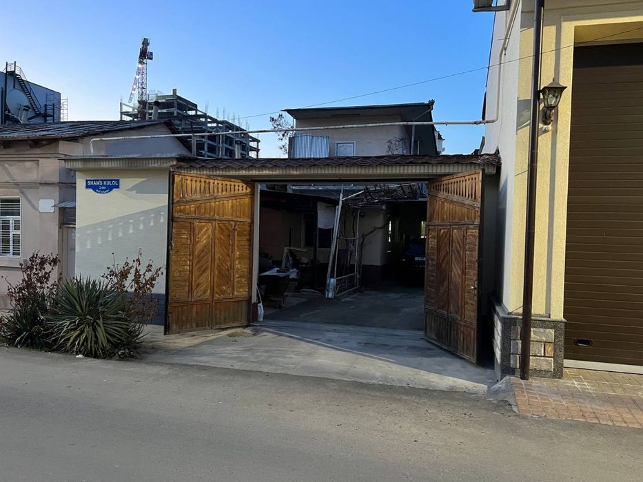 Продаётся дом участок на большую семью или под офис цена за сотку