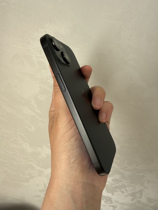 iPhone 15 (black)