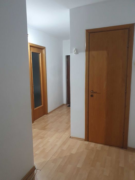 De închiriat apartament spațios